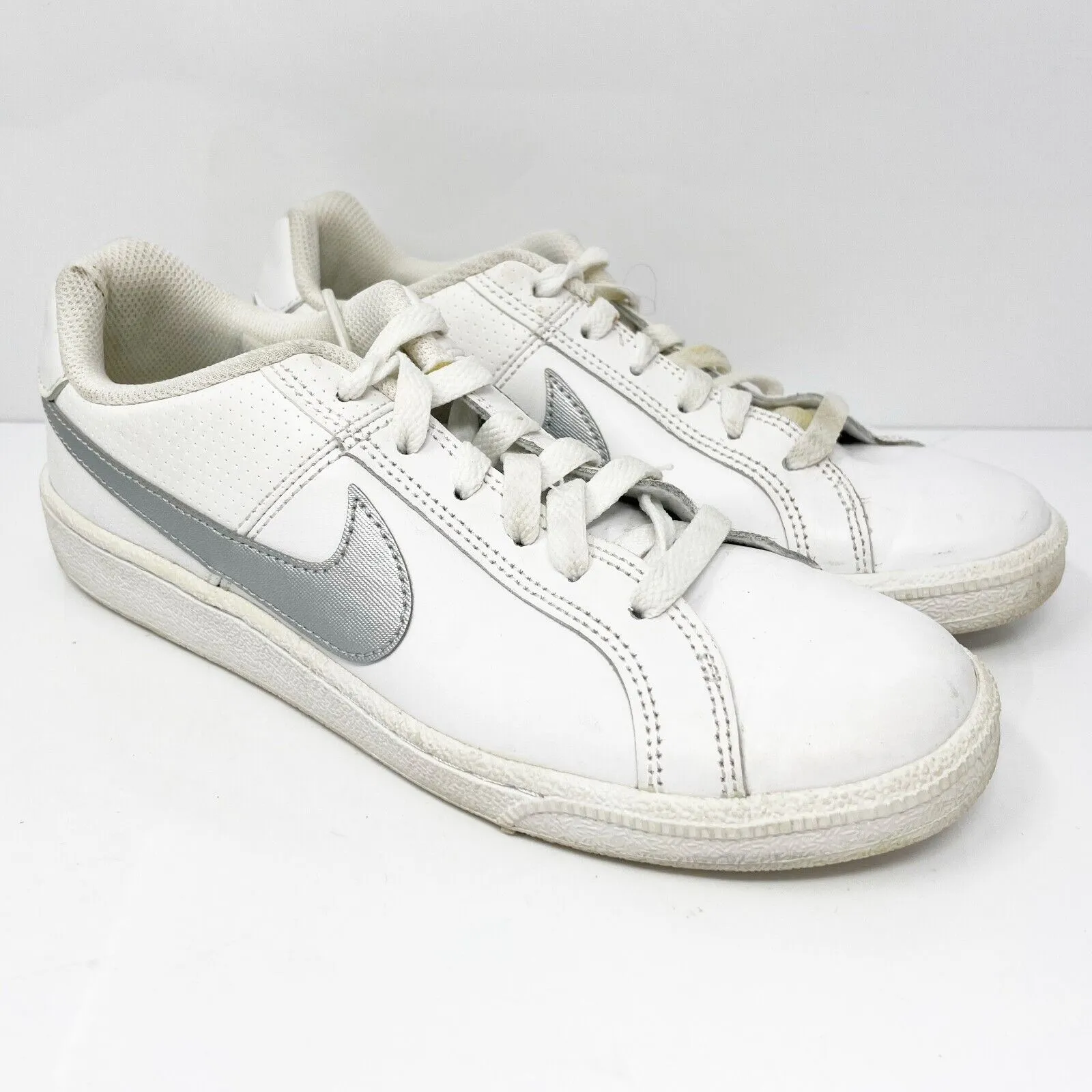 Nike Womens Court Royale 749867-100 White Casual Shoes Sneakers Size 7