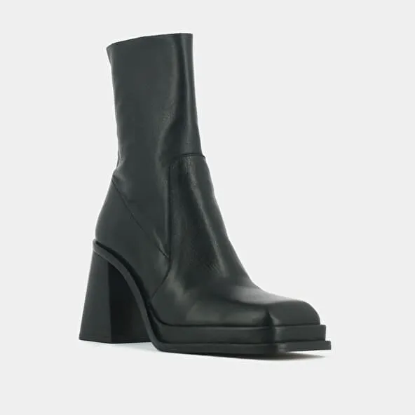 Platform boots with square toe in black leather