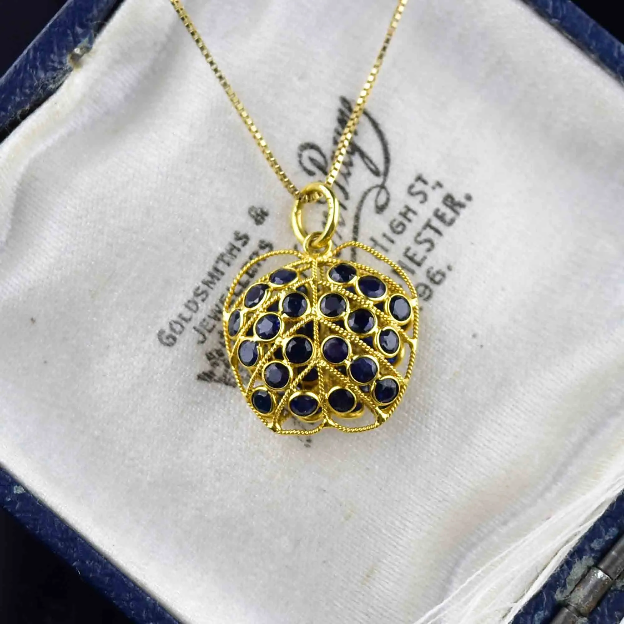 Vintage 18K Gold Filigree Blue Sapphire Pendant Necklace