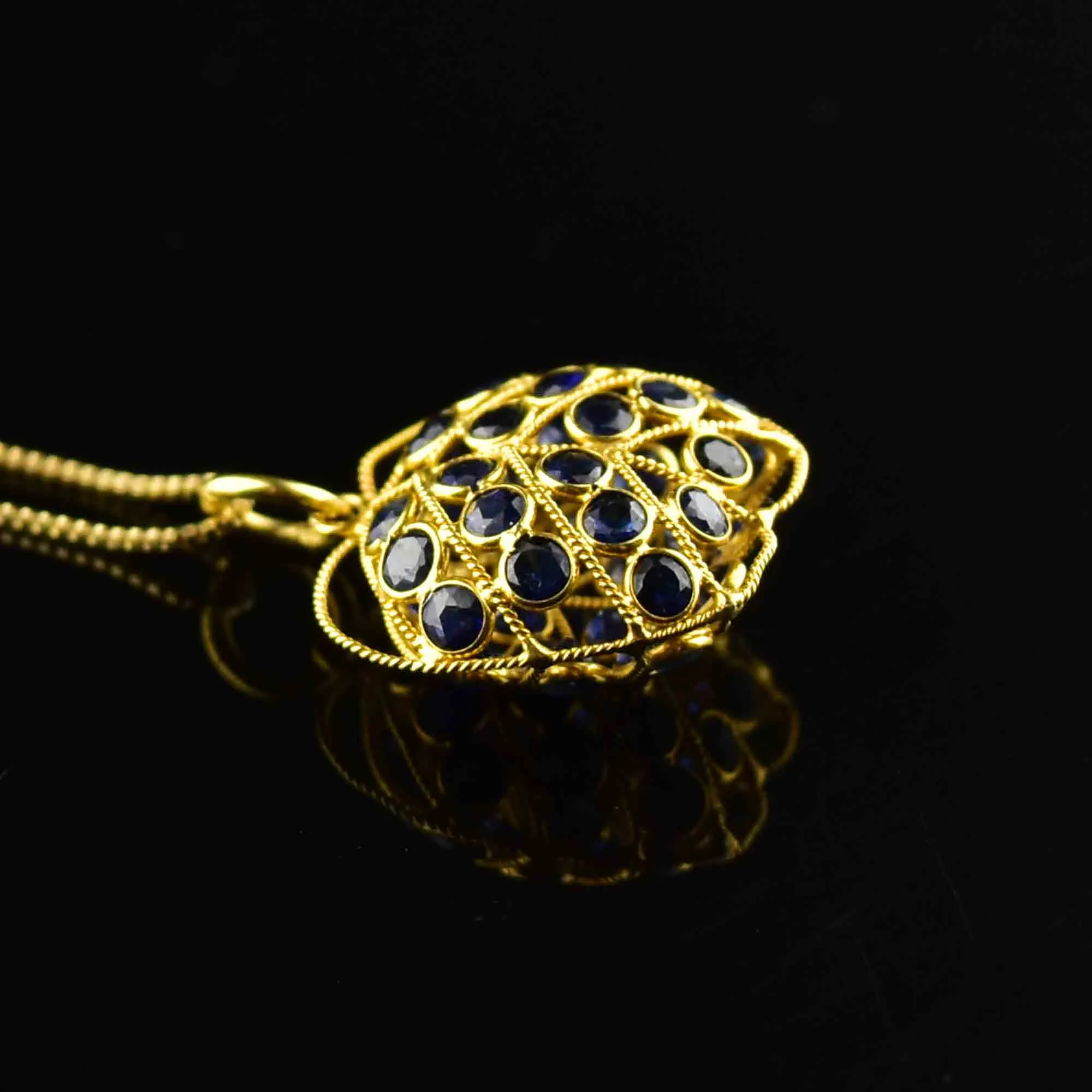 Vintage 18K Gold Filigree Blue Sapphire Pendant Necklace